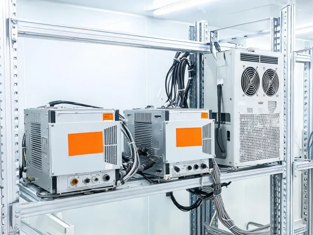 Fiber and CO2 laser source equipment